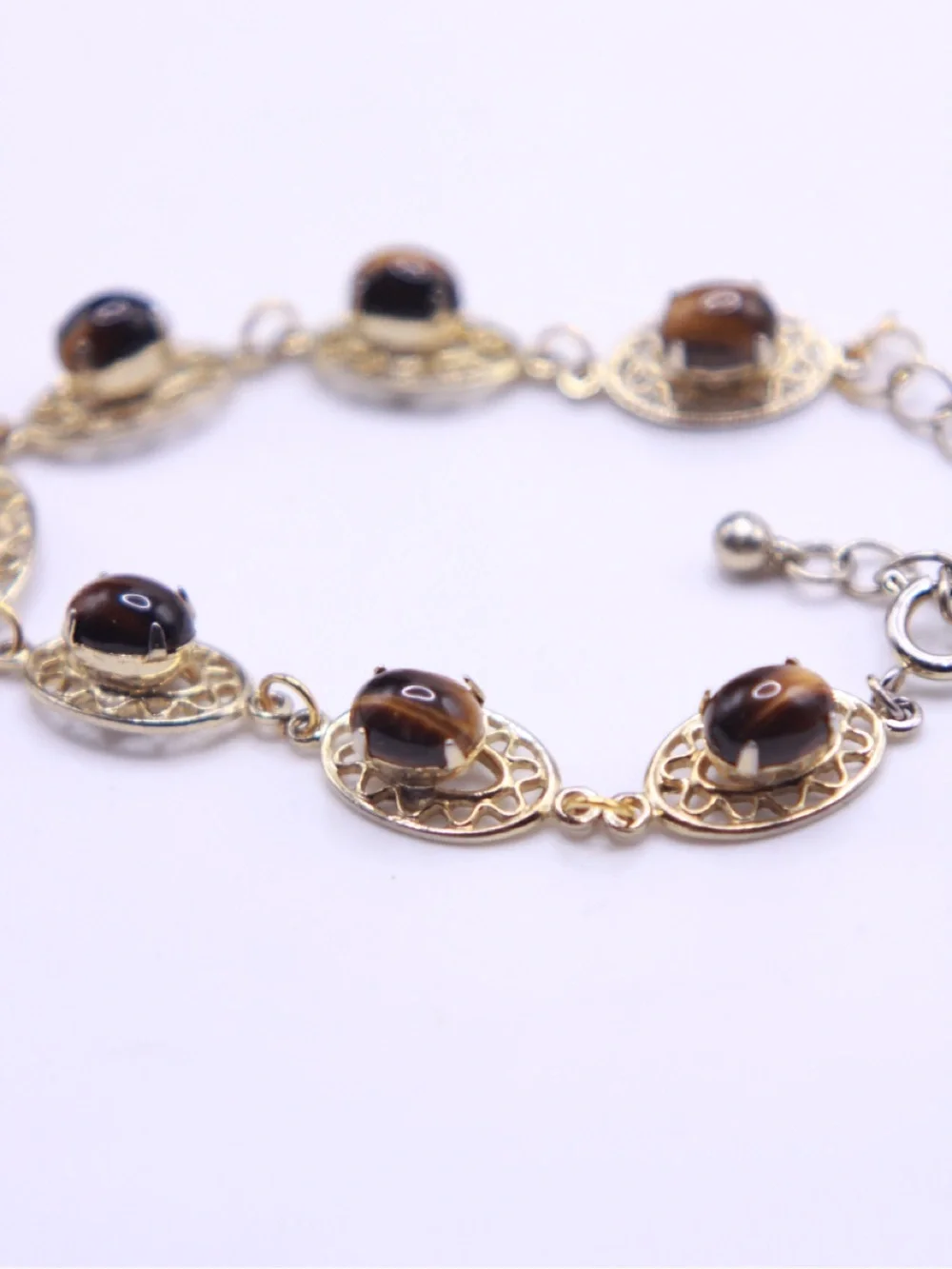 Vintage unsigned Gold-Tone Filigree Tiger Eye Oval Link Bracelet